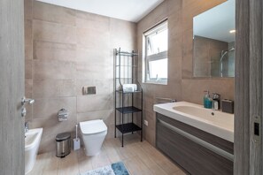 Apartamento Confort, vistas a la piscina | Baño