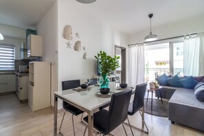 Apartamento Confort, vistas a la piscina | Comedor
