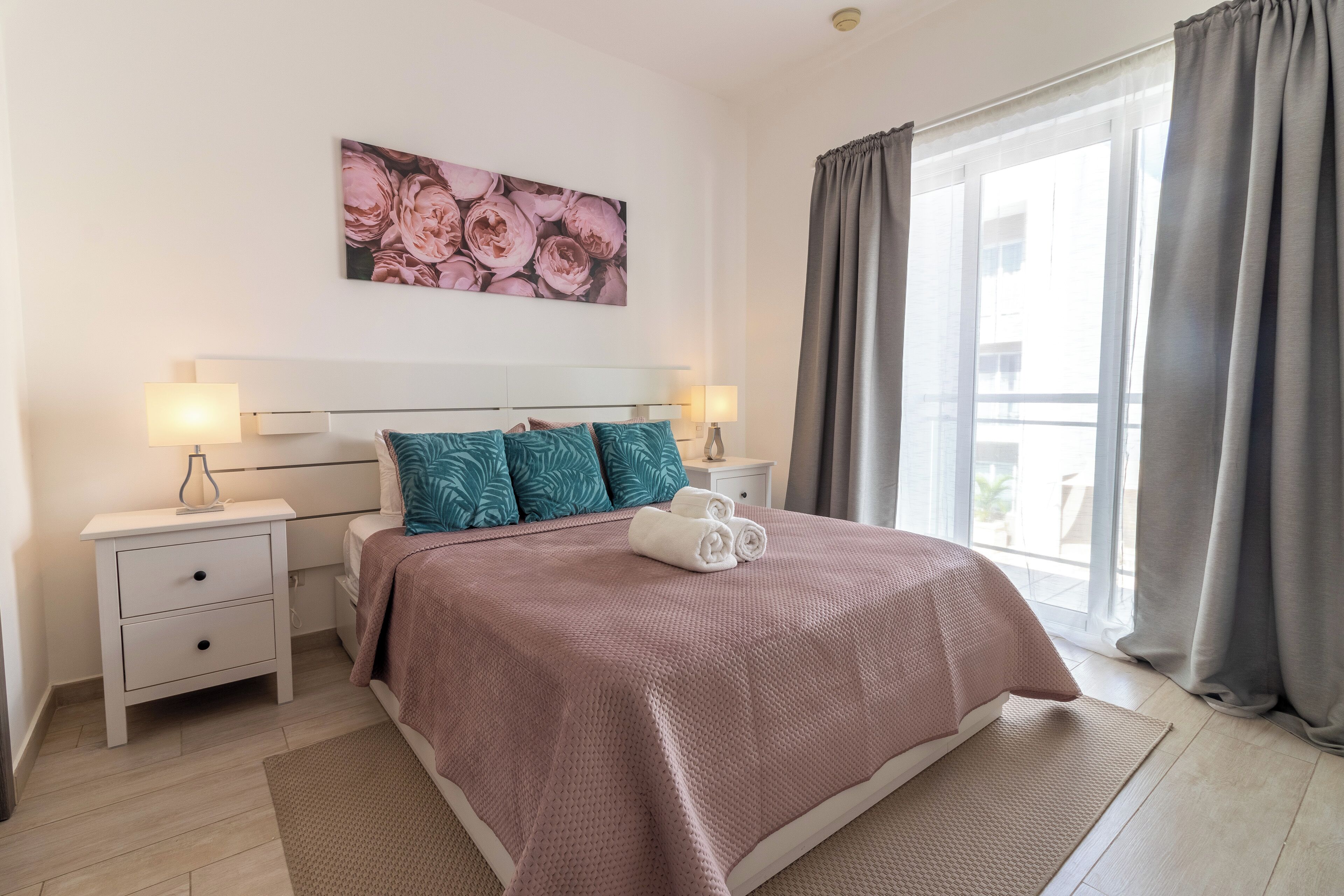 Comfort Apartment, Pool View