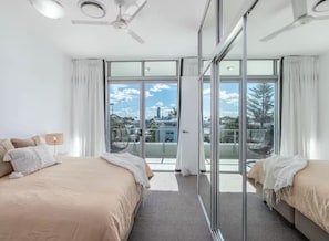 3 chambres, fer et planche à repasser, Wi-Fi, draps fournis
