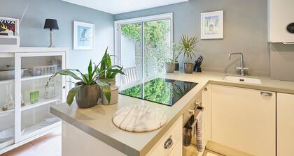 Host & Stay | George Street Retreat