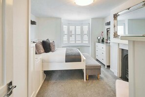 3 chambres, fer et planche à repasser, draps fournis