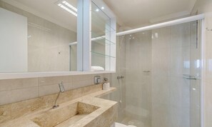 Bathroom - Sea View Apt w/ BBQ in Itapema Dnl0602 (Itapema)