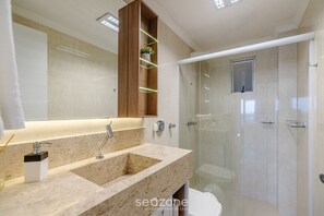 Basic Apartment | Bathroom
