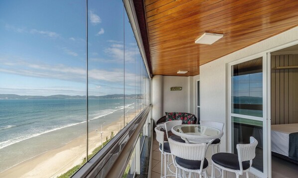 Outdoor dining - Sea View Apt w/ BBQ in Itapema Dnl0602 (Itapema)