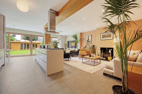 Birdies Nest | Golf-Side Retreat in Wanstead, Perfect London Getaway