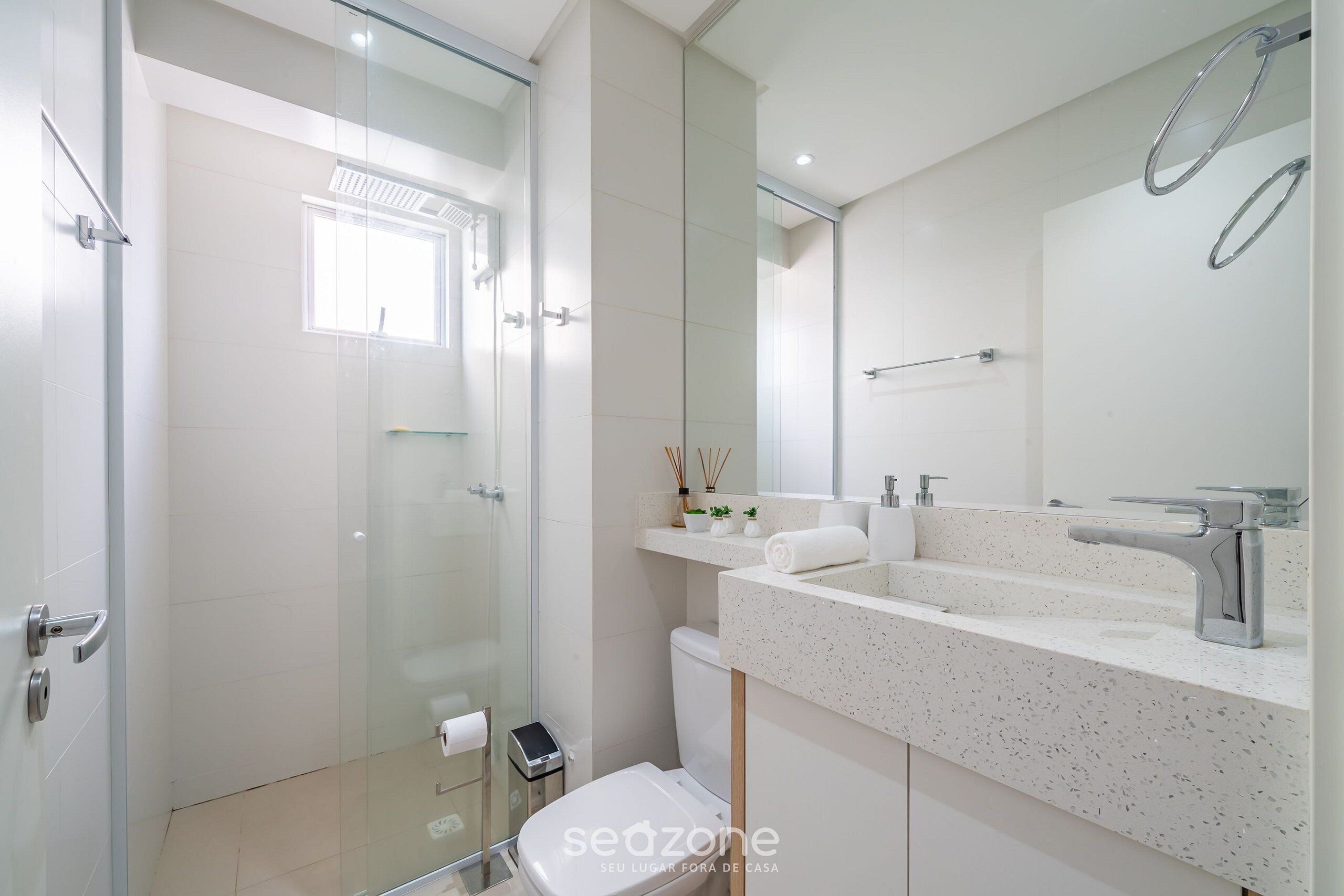 Basic Apartment | Bathroom