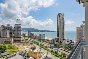 A cityscape with high-rise buildings, a beach, and a clear sky. - Apt w/ Balcony & BBQ 400m From Beach Dbr0805 (Itapema)