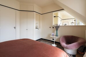 1 bedroom, iron/ironing board, WiFi, bed sheets - Luxurious, quiet, bright studio in the heart of the south of Pigalle (Paris)