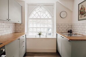 Mikrowelle, Ofen, Herdplatte, Geschirrspüler