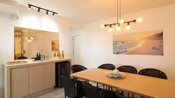 Basic Apartment | Dining