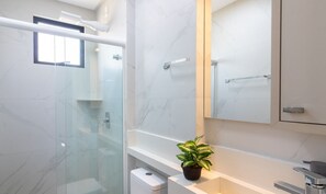 Apartamento básico | Baño | Ducha