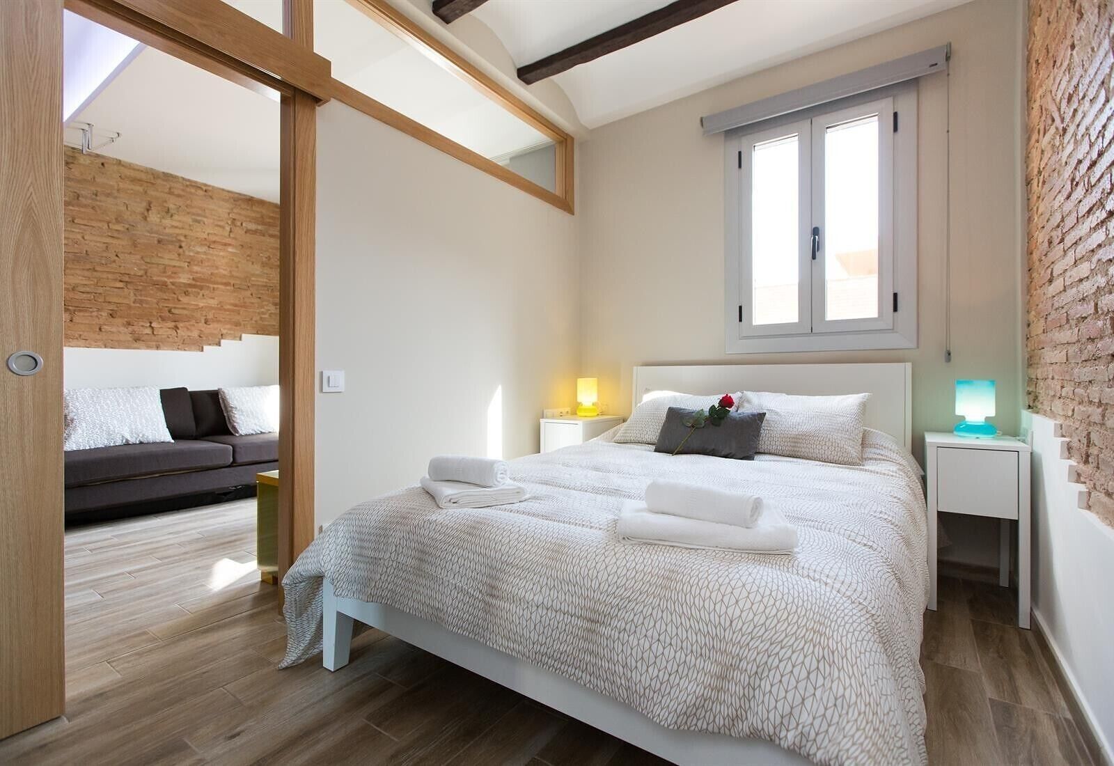 1 habitación, tabla de planchar con plancha, wifi y ropa de cama 