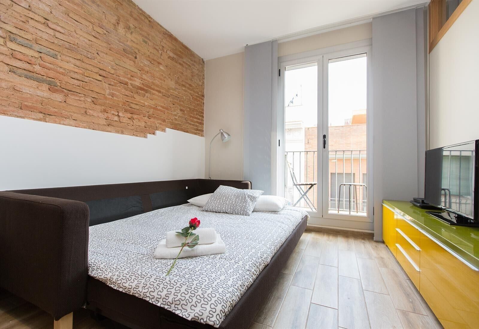 1 habitación, tabla de planchar con plancha, wifi y ropa de cama 