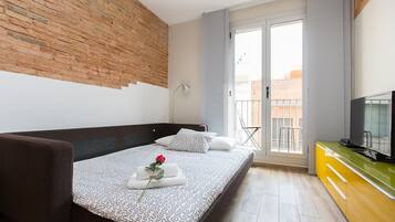 1 habitación, tabla de planchar con plancha, wifi y ropa de cama