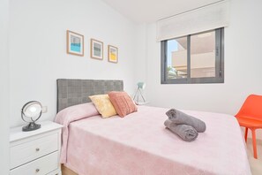 2 chambres, fer et planche à repasser, Wi-Fi, draps fournis