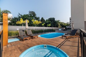 2 piscinas al aire libre
