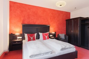 1 bedroom, WiFi, bed sheets - Room 'Christophorus' with Shared Terrace, Shared Garden and Wi-Fi (Forbach)