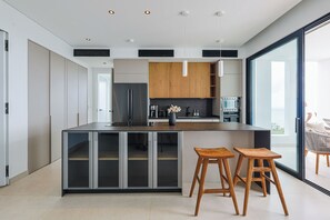 Micro-ondas, fogão, cooktop, lava-louças