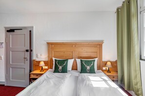 1 bedroom, WiFi, bed sheets - Room 'Christophorus' with Shared Terrace, Shared Garden and Wi-Fi (Forbach)