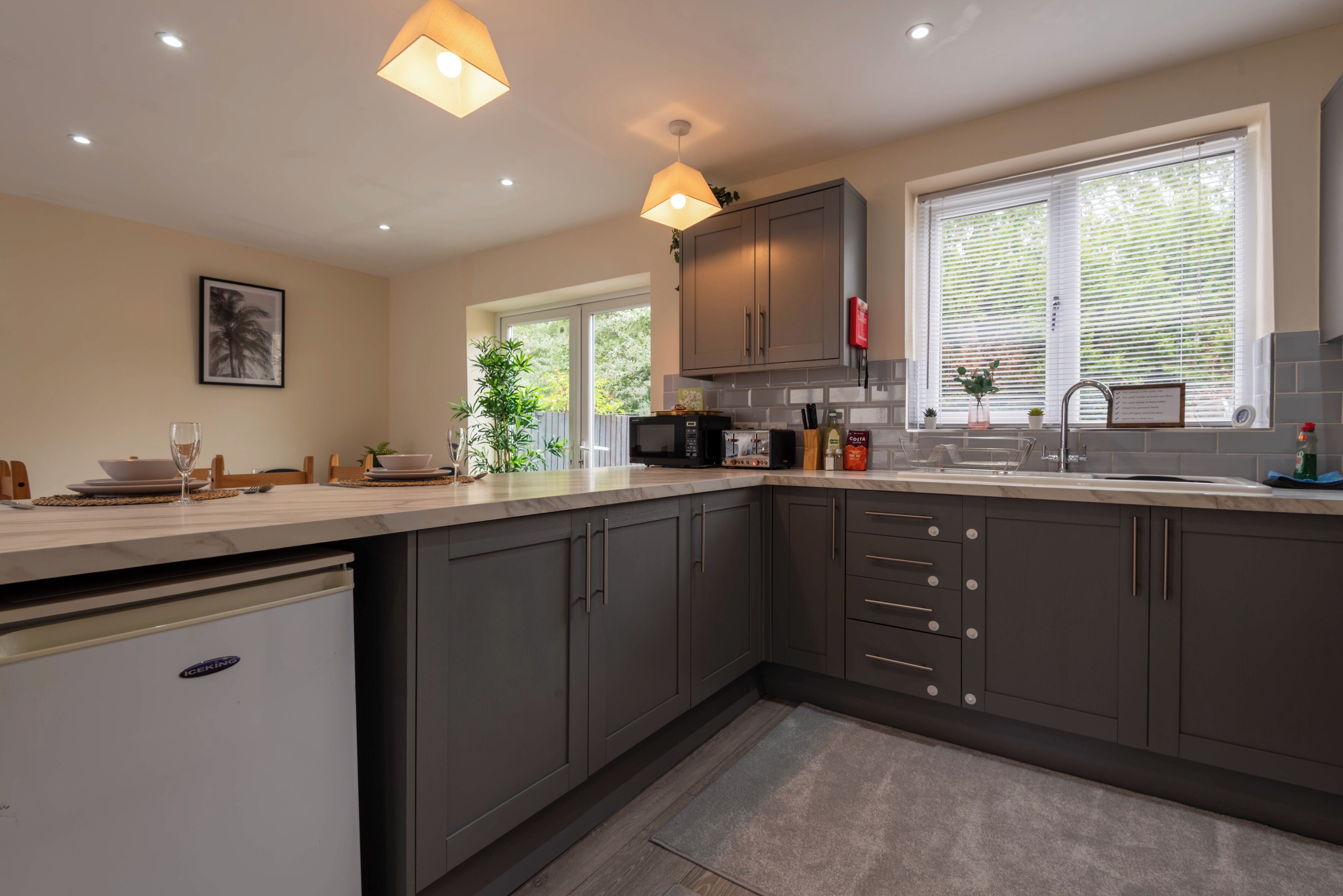 Micro-ondes, four, plaque de cuisson