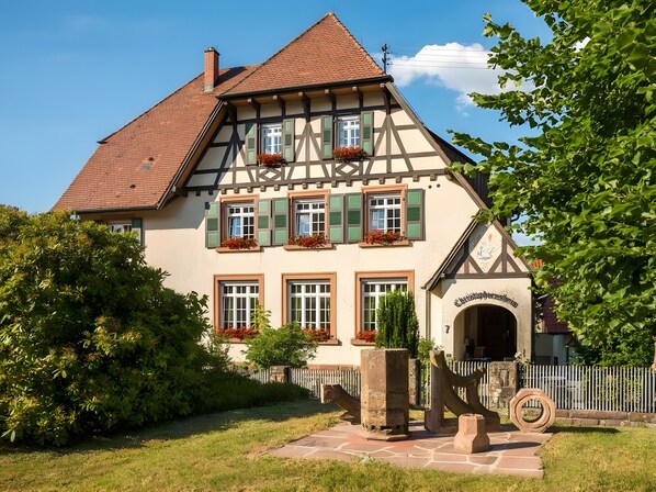 Exterior - Room 'Schwarzwald' with shared terrace, shared garden and Wi-Fi (Forbach)