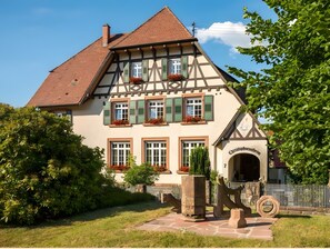 Exterior - Apartment 'For 2 People' with Shared Terrace, Communal Garden and Wi-Fi (Forbach)