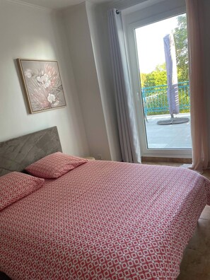 4 bedrooms, WiFi, bed sheets