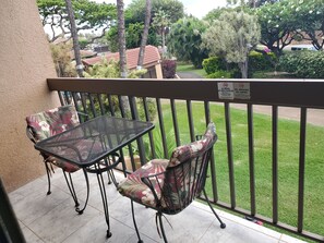 Outdoor dining -  across from Charley Young  beach #2 (Kihei)