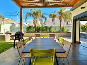 Outdoor dining - *VILLA RAVENALE* - Ocean 150 m away (Saint-Paul)