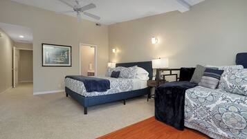 2 bedrooms, desk, iron/ironing board, WiFi