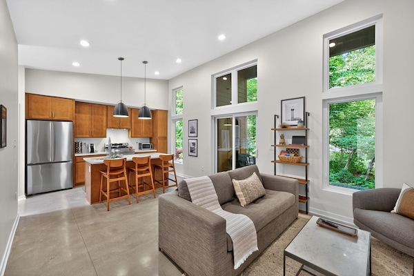 Townhome, 1 Bedroom | Living area | Smart TV, streaming services