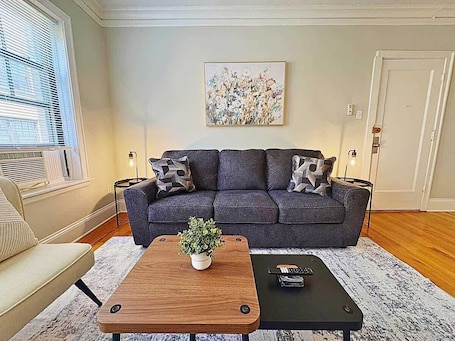 TV, offices. Homey Vibes 1BR Apt near Lake Michigan & UChicago