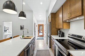 Casa geminada, 2 quartos | Cozinha privada | Geladeira, fogão, cafeteira/chaleira, torradeira