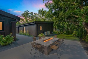 Townhome, 2 Bedrooms | Outdoor dining