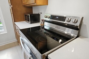 Townhome, 2 Bedrooms | Private kitchen | Fridge, oven, coffee/tea maker, toaster