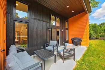 500 House - Unit D 2 Bedroom Townhouse