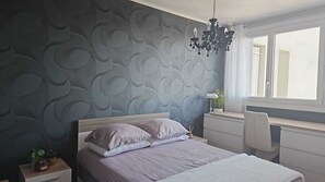 1 bedroom, iron/ironing board, internet, bed sheets - Eiffel Tower View - Entire Apartment (Épinay-sur-Seine)