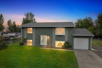 Anchorage 5br Retreat Hikes, City & Comfort 5 Bedroom Home