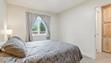 House, 5 Bedrooms | 5 bedrooms, free WiFi