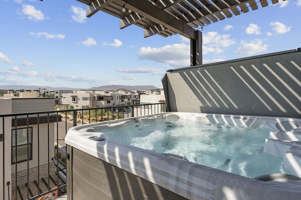 Condo, 3 Bedrooms | Outdoor spa tub