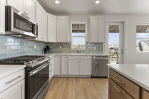 Condo, 3 Bedrooms | Private kitchen | Fridge, oven, coffee/tea maker, toaster
