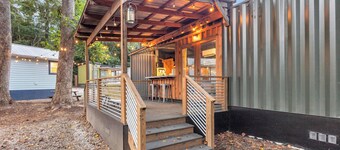 Cozy Shipping Container - Relax by the River