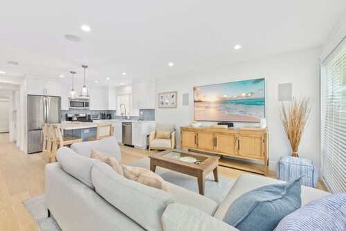 A/C, 2-Car Garage Parking, steps to beach, beach equipment, newly renovated
