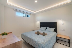 2 bedrooms, internet, bed sheets - Modern Apartment with Pool Access (Arona)