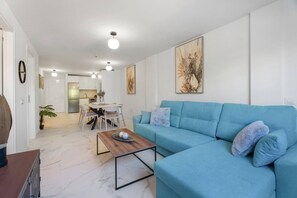 TV - Modern Apartment with Pool Access (Arona)