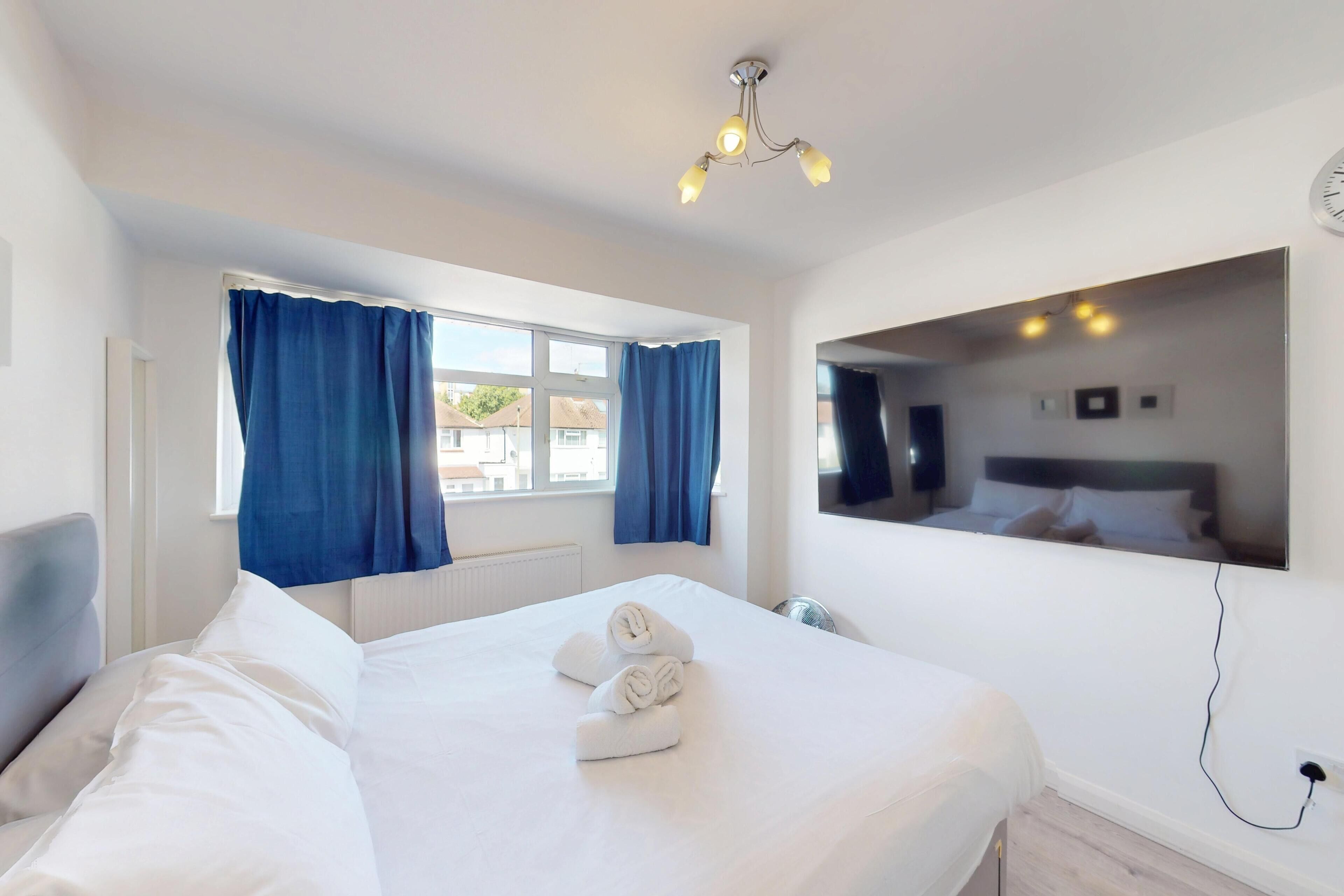 3 bedrooms, iron/ironing board, free WiFi, bed sheets