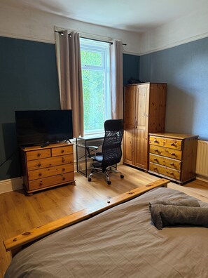 3 Schlafzimmer, Bügeleisen/Bügelbrett, WLAN, Bettwäsche
