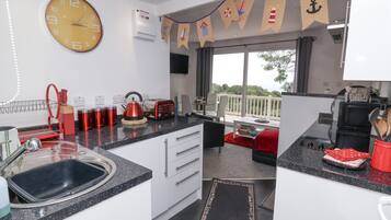 Cottage | Private kitchen | Cookware/dishes/utensils