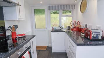Cottage | Private kitchen | Cookware/dishes/utensils